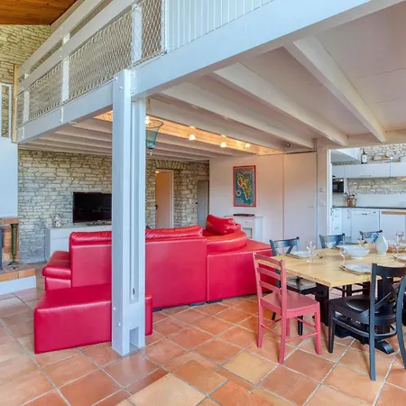 Holiday home Charmante Maison Proche
