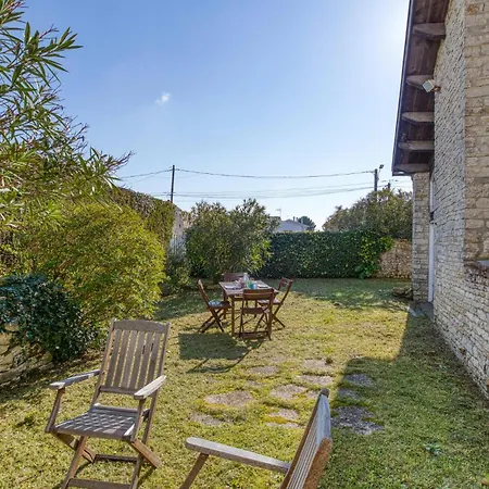 Holiday home Charmante Maison Proche Saint-Pierre-d'Oleron