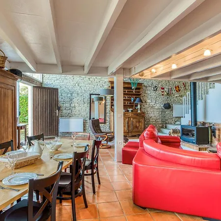 Holiday home Charmante Maison Proche Saint-Pierre-d'Oleron